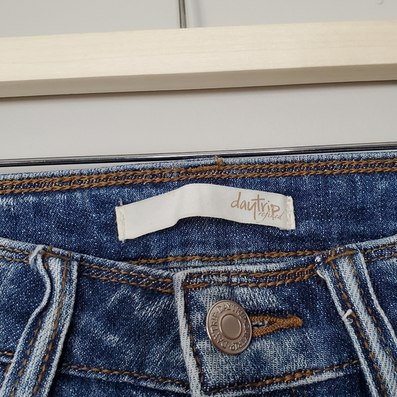DAYTRIP | Refined Virgo Skinny Distressed | 25 - Picture 4 of 7